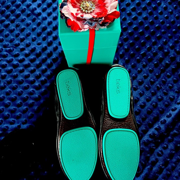 Tieks Black Leather Flats - Picture 1 of 3